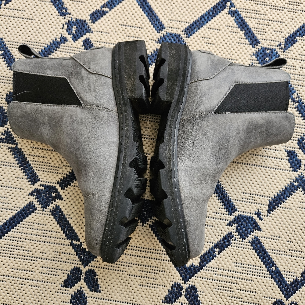 Sorel Chelsea Waterproof Boot - Picture 3 of 12